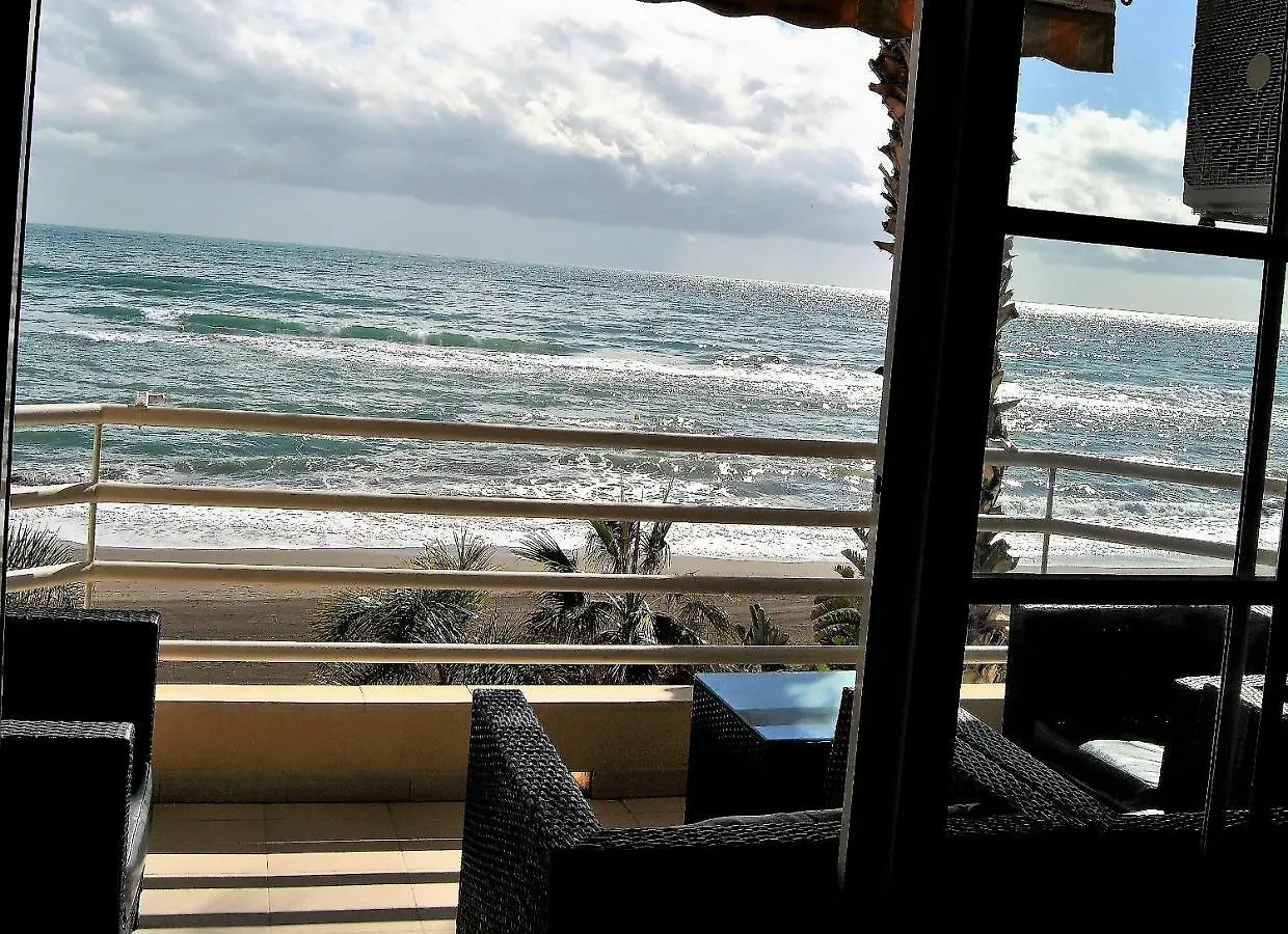 Apartamento Frente Al Mar,Primera Linea Rincon de la Victoria Apartment